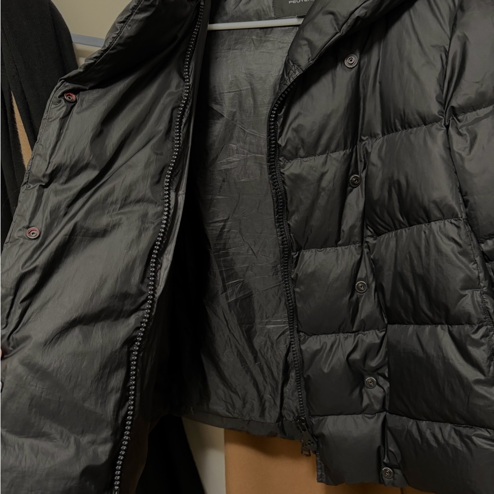 Peuterey Women's Elegant Black Puffer Coat - Picture 6 of 6